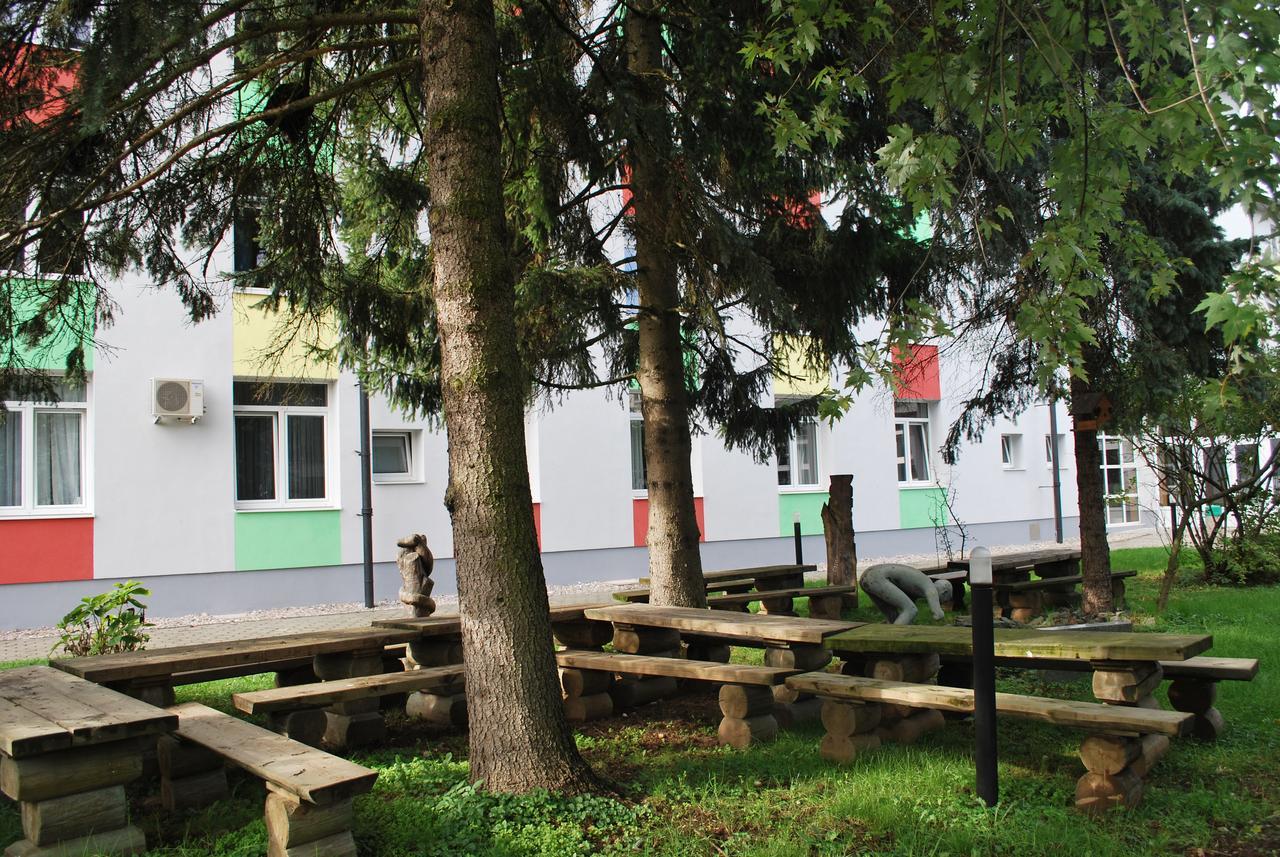 Dijaski Dom Bezigrad Ljubljana Hostel Exterior photo